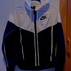 GREAT CONDITION Nike windbreaker size SMALL